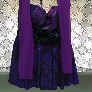 JUNIOR’S FLORAL SHORT DRESS W/ SASH, SZ XL IN EUC